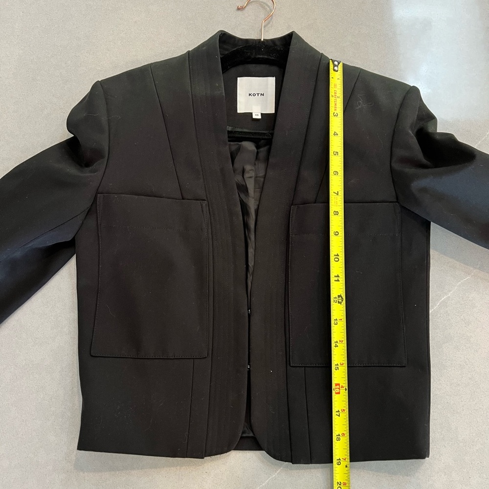 KOTN Women's Short-Waisted blazer in Black XS - Picture 5 of 10